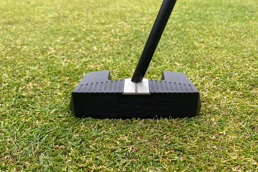 The L.A.B. Golf MEZZ.1 MAX putter offers good alignment assistance