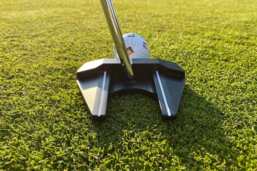 The Odyssey Ai-One Square 2 Square #7 putter frames the ball very well