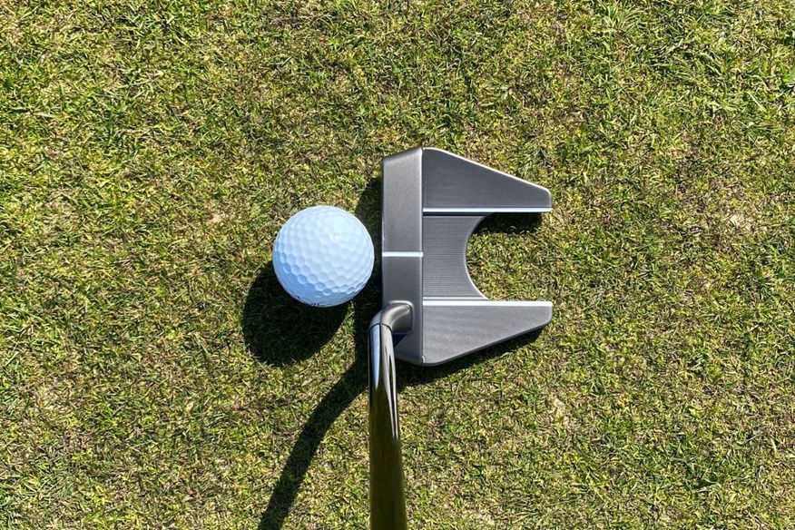 The Toulon Las Vegas H7 putter aligns the ball really well